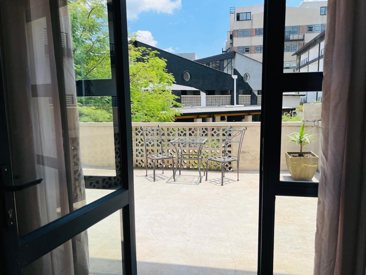 City Living Apartment 119 - Washer, 4K Tv, Fast Wifi, & Sunny Balcony Йоганнесбурґ Екстер'єр фото